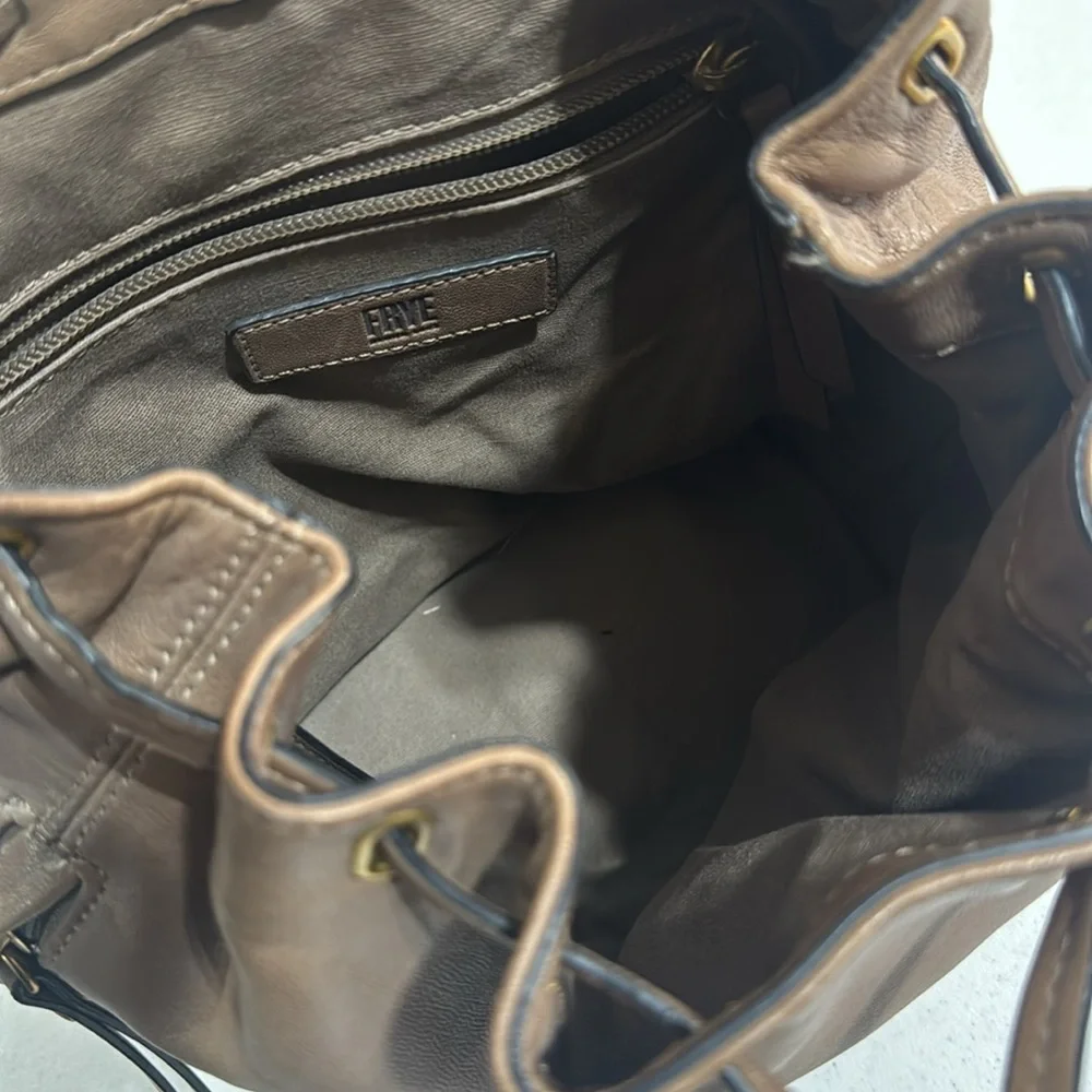 Frye Backpack Bucket Tan Leather Bag Gold Hardware Medium - Picture 4 of 14